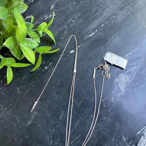 Kendra Scott Vivian Necklace Silver New
With Tag - Picture 11 of 13